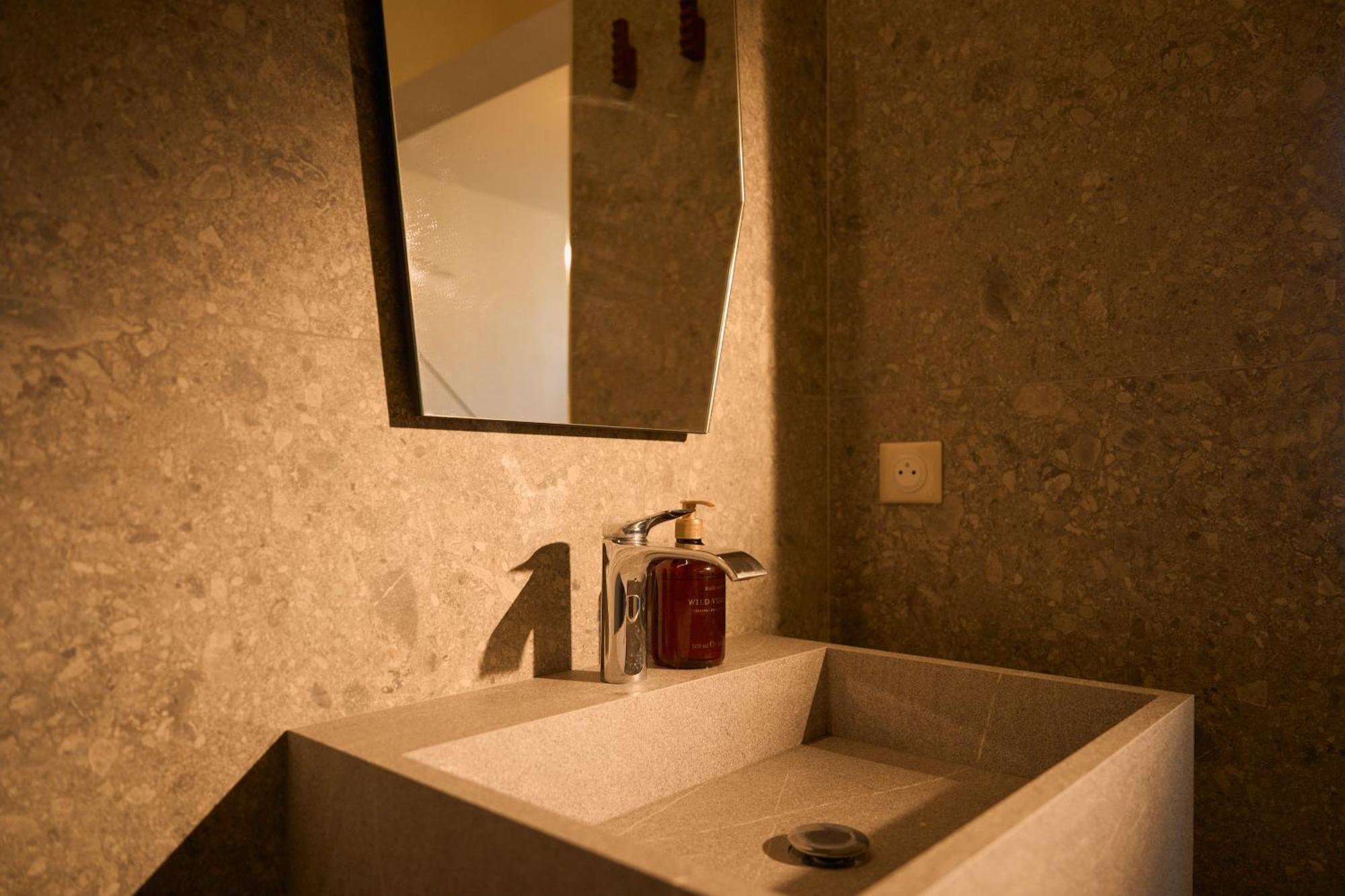 Suite Atypique - Jacuzzi Privatif En Centre Ville De Cognac Kültér fotó